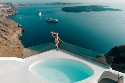 €250 vs €450 Photoshoot in Santorini — What’s the Real Difference?